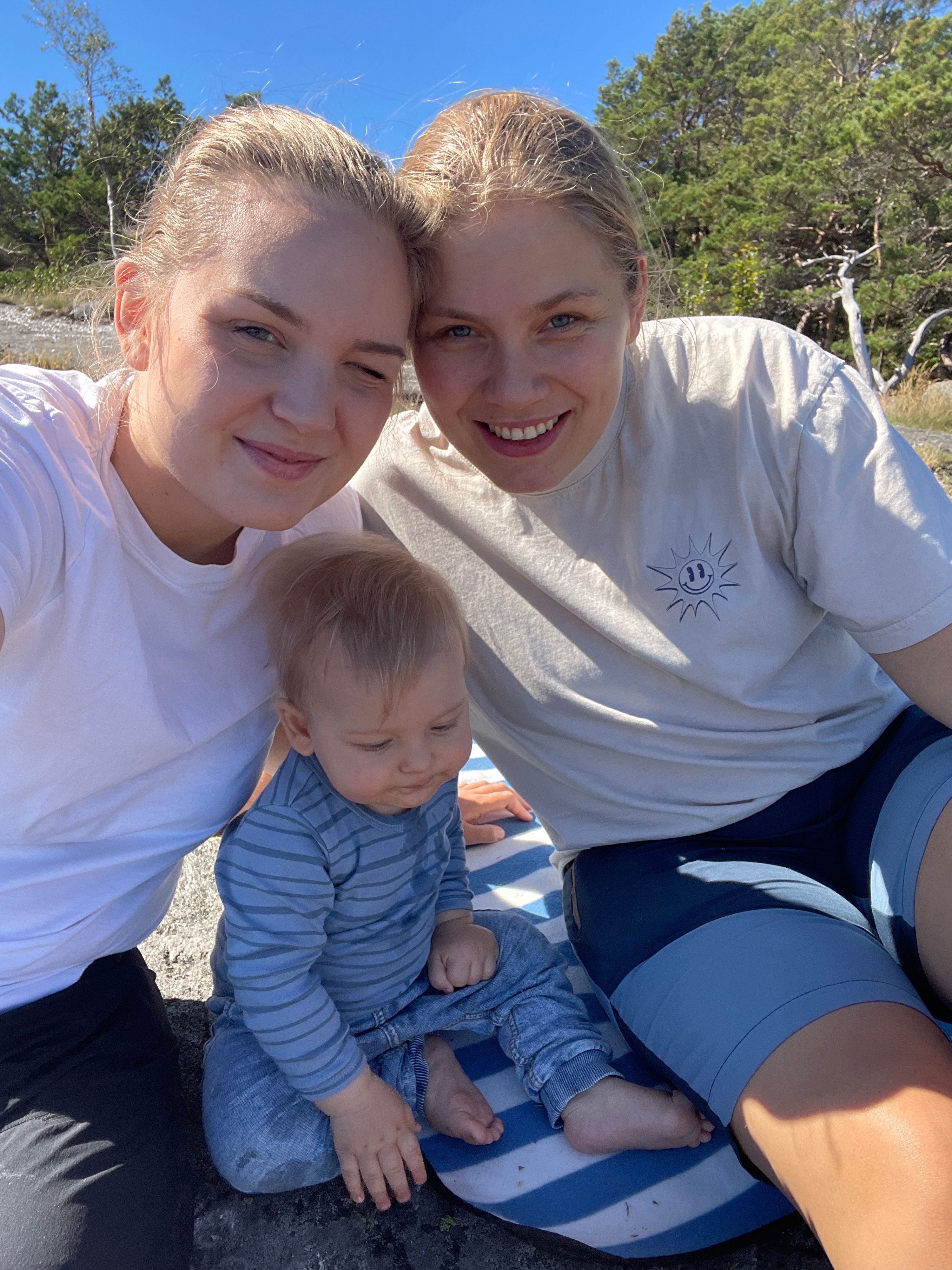 Meg (til venstre), Magnus 11 måneder (midten) og min samboer Ingrid-Kristine (til høyre)