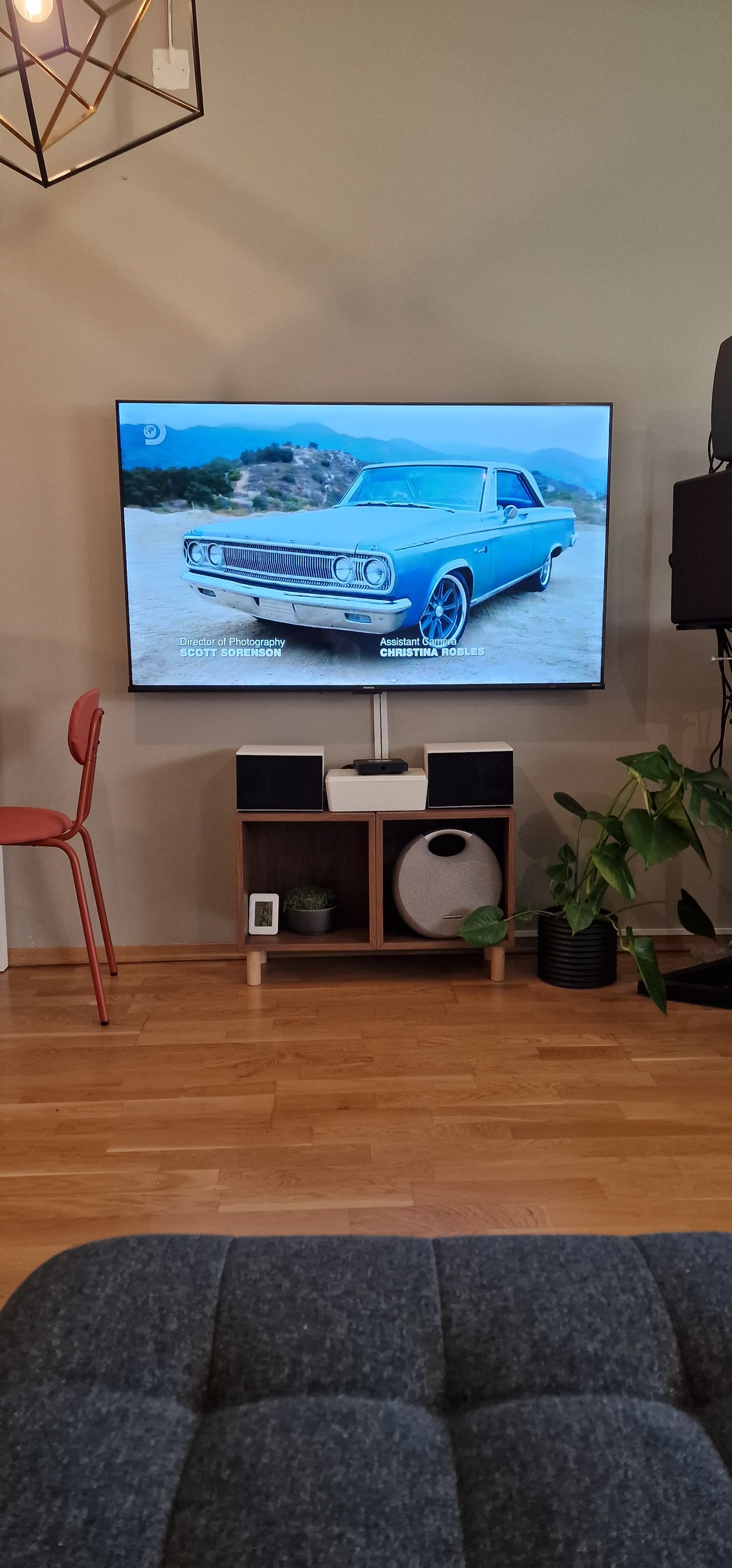 Henge opp Hisense TV på vegg