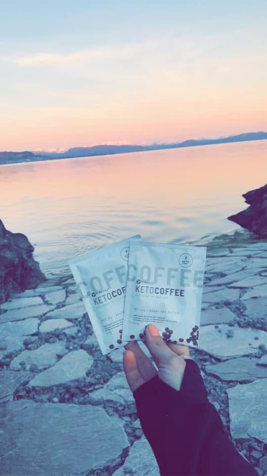 Bruker naturen som bakgrunn til bildene